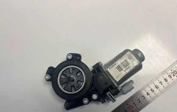 Citroen Berlingo Front door window regulator motor 402104B 430100E0 1611242311151