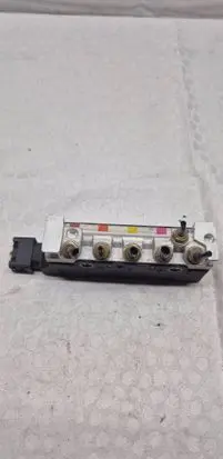 Jaguar XJ X350 Air suspension valve block 2W933B486AA