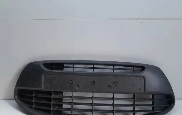 Front bumper upper radiator grill