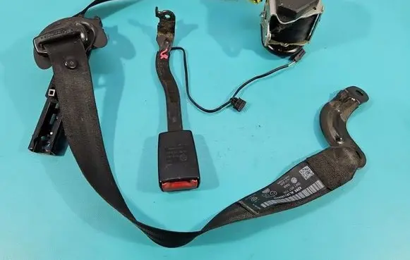 Volkswagen Golf Plus Front seatbelt 5M1857705 IMPRK1565876