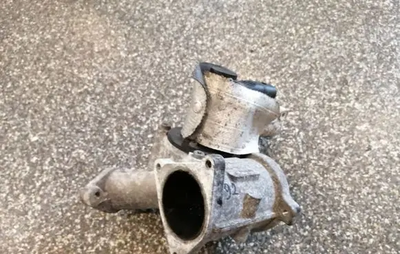 Volkswagen Caddy EGR valve 03G129637A