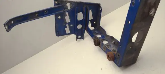 Audi A8 S8 D2 4D Fender mounting bracket 4D0821138AP