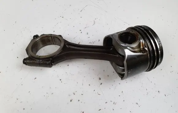 Volkswagen Touareg I Piston with connecting rod