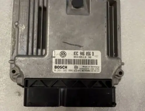 Volkswagen Golf V Engine control unit/module 03C906056B 1039S03676 0261S02008