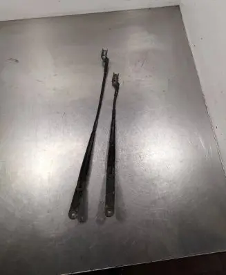 Skoda Yeti (5L) Front wiper blade arm 5L1955409 5L1955410