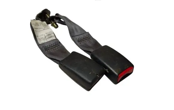 Middle seatbelt buckle (rear)