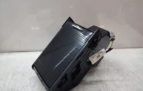 Land Rover Discovery Sport Cup holder front FK72045H62B