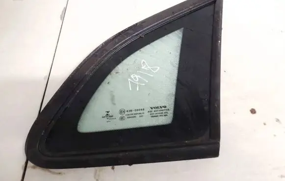 Volvo V40 Rear side window
