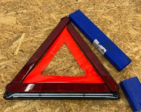 BMW 5 E60 E61 Hazard Warning Triangle Mounting Bracket 71601095457