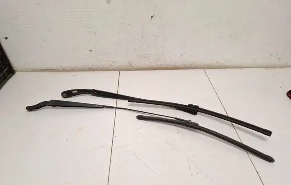 Windshield/front glass wiper blade