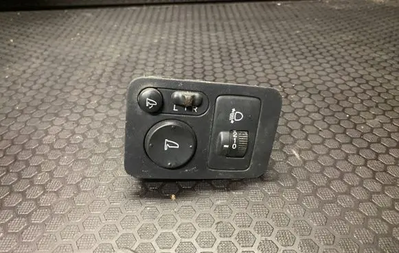 Honda CR-V Wing mirror switch M33212