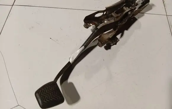 Toyota Avensis T270 Brake pedal 