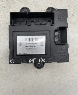 Volkswagen Caddy Front door window regulator motor 1K0959792 H020605B 05074665