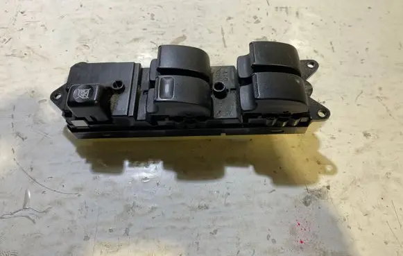 Mitsubishi Grandis Electric window control switch 515077