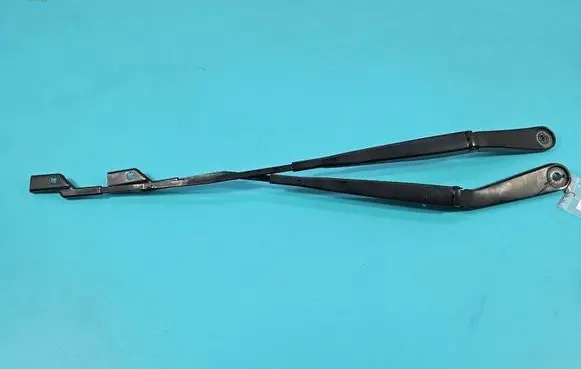 Front wiper blade arm
