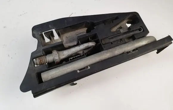 Audi A6 S6 C6 4F Tool set 4F5012111A