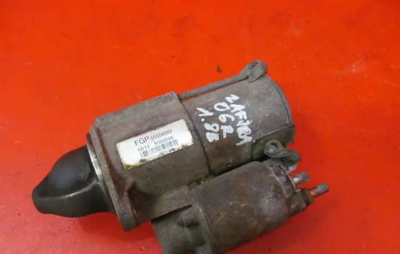 Opel Zafira B Starter motor 55556092