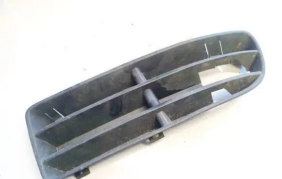 Volkswagen Bora Front bumper lower grill 1J5853665A
