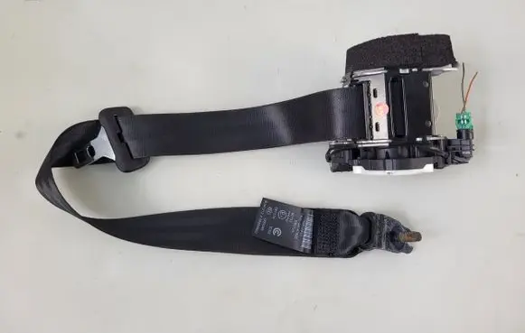 Volvo S60 Rear seatbelt 39818850