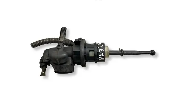 Volkswagen PASSAT B6 Clutch master cylinder 1K0721388L 8284000137