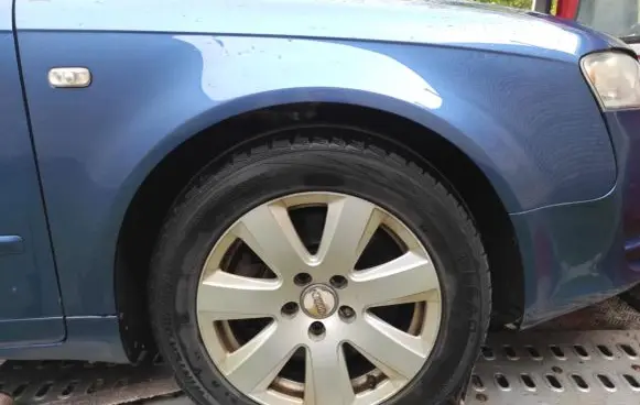 Audi A4 S4 B7 8E 8H Fender LZ5C