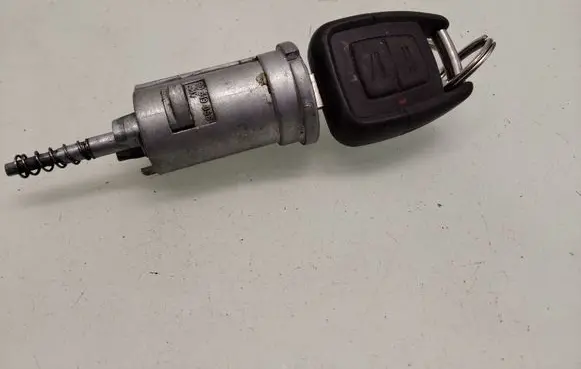 Opel Zafira A Ignition lock 90519056