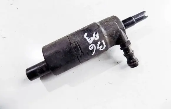 Volkswagen PASSAT B6 Windscreen/windshield washer pump
