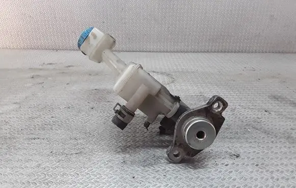 Master brake cylinder