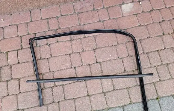 Opel Corsa E Front door rubber seal 13188922-