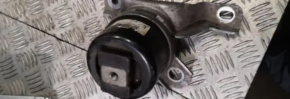 Volvo V70 Engine mount bracket 30793318