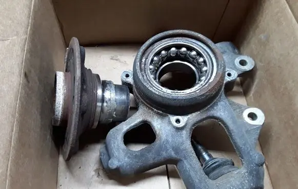 Mercedes-Benz ML W166 Rear wheel hub A1663570205 A1663500208