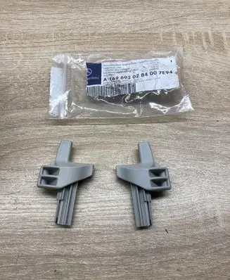 Mercedes-Benz A W169 Other trunk/boot trim element A1696930284 PARCELSHELFCLIP