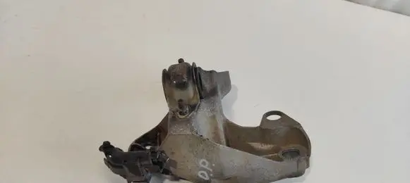 Audi A4 S4 B5 8D Engine mounting bracket 8D0199352H