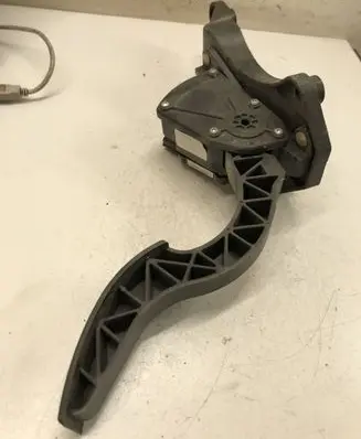 Hyundai Santa Fe Accelerator throttle pedal 327262B100