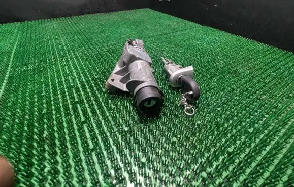 Skoda Octavia Mk1 (1U) Ignition lock 4B0905851C