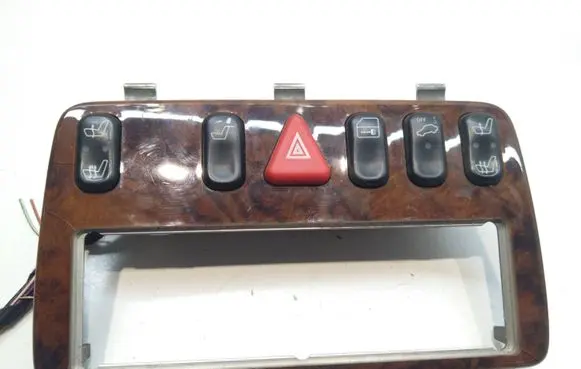 Mercedes-Benz E W210 Seat heating switch 2108200151 2086801936 818093A2HIB