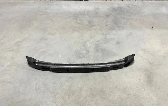 Volvo XC40 Front bumper foam support bar 31449345