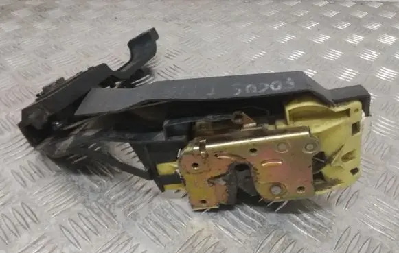 Ford Focus Front door lock XS41A21812CE