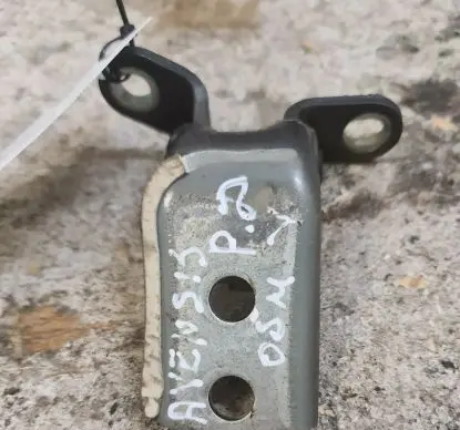 Toyota Avensis T250 Front door upper hinge