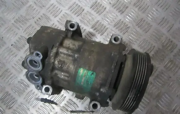 Renault Laguna I Air conditioning (A/C) compressor (pump) 7815b 7700859676d