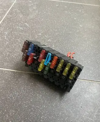 Mercedes-Benz E W211 Fuse box set 0015458401