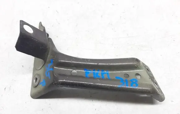 Volkswagen PASSAT B8 Fender mounting bracket 3G0821142A