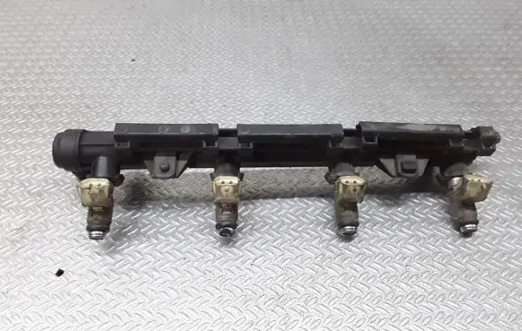 Volkswagen Caddy Fuel injectors set 036031AC 036133320