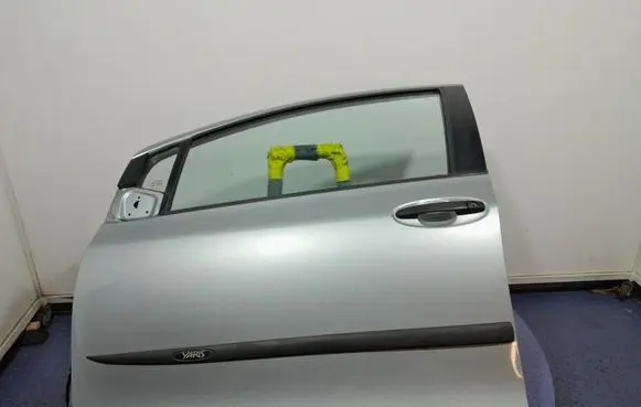 Toyota Yaris Front door 