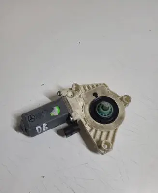 Mercedes-Benz B W245 Front door window regulator motor A1698201642