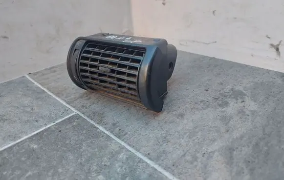 Audi A4 S4 B5 8D Dash center air vent grill 8D1820902