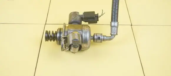 BMW 1 F20 F21 Fuel injection high pressure pump 0261520150 N13B16A