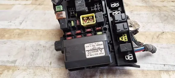 Mitsubishi Space Wagon Fuse box set MR583210