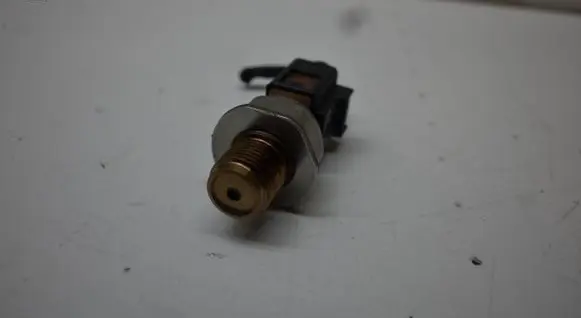 Audi A4 S4 B8 8K Fuel pressure sensor 03L906051