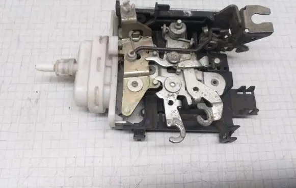 Audi A6 S6 C4 4A Front door lock 4A1837016J